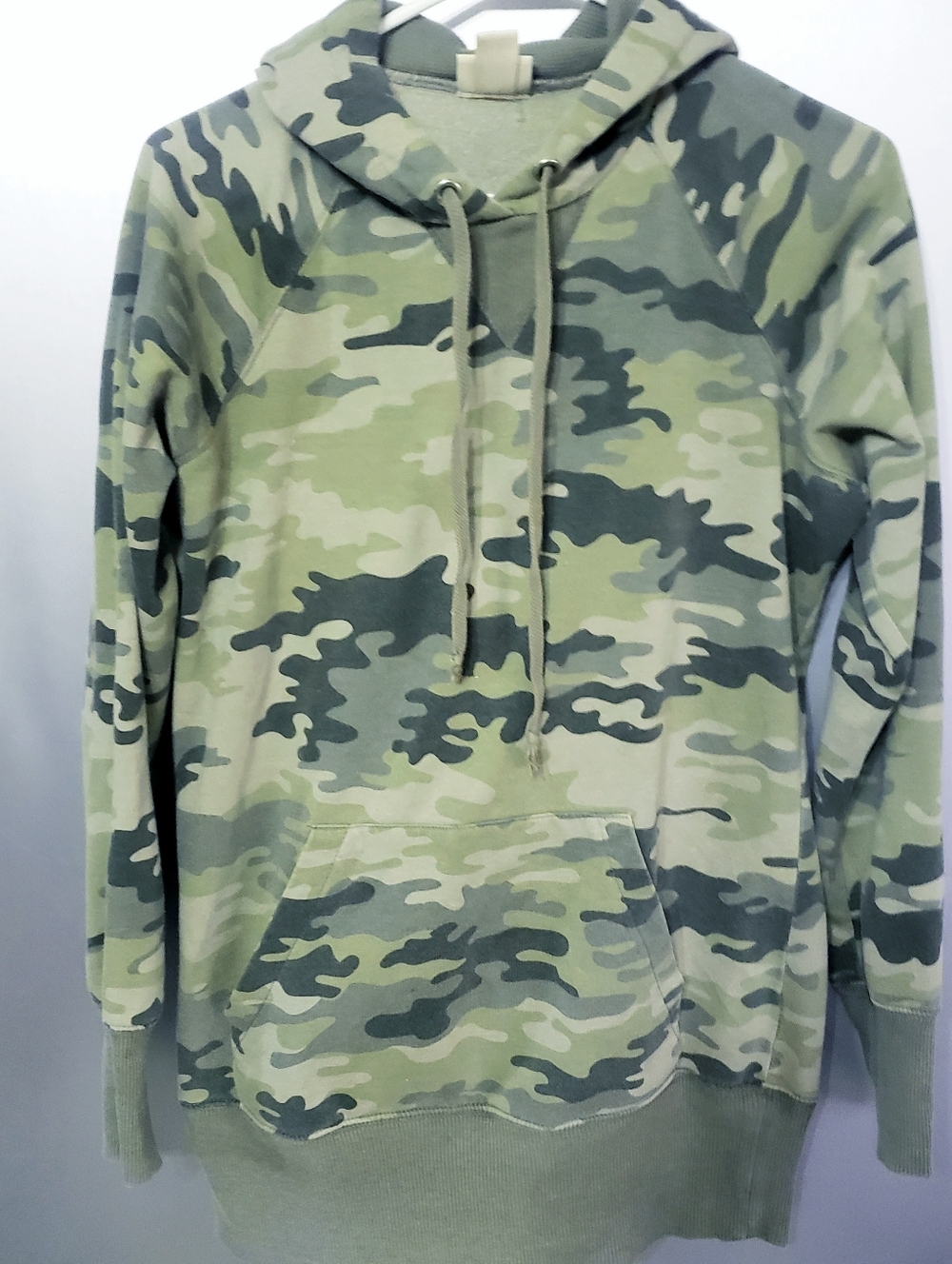 MOSSIMO SUPPLY CO. MENS GREEN SHADE CAMO HOODIE. SIZE LG. 1 FLAW,SEE DESCRIPTION